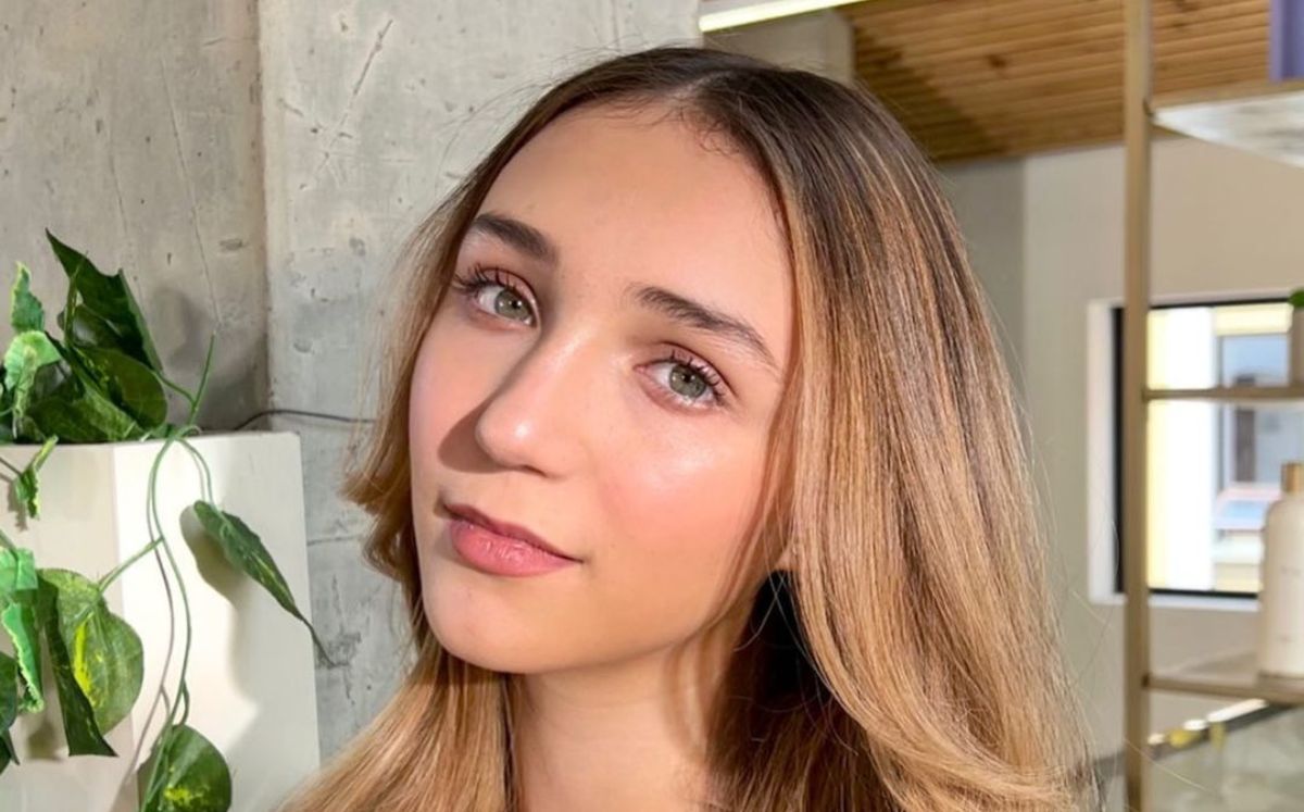 Nina Rubín y el vestido camisero perfecto para teens