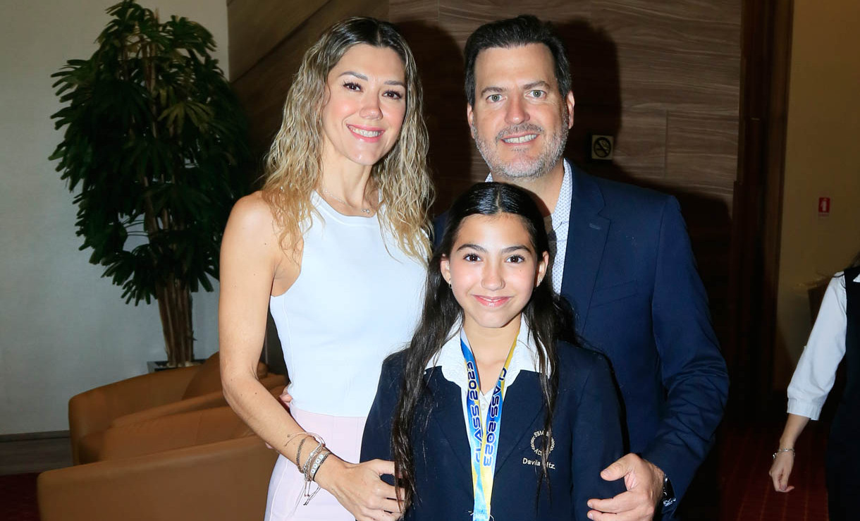 Aleyda Martínez, Alana Dávila y Adrián Dávila