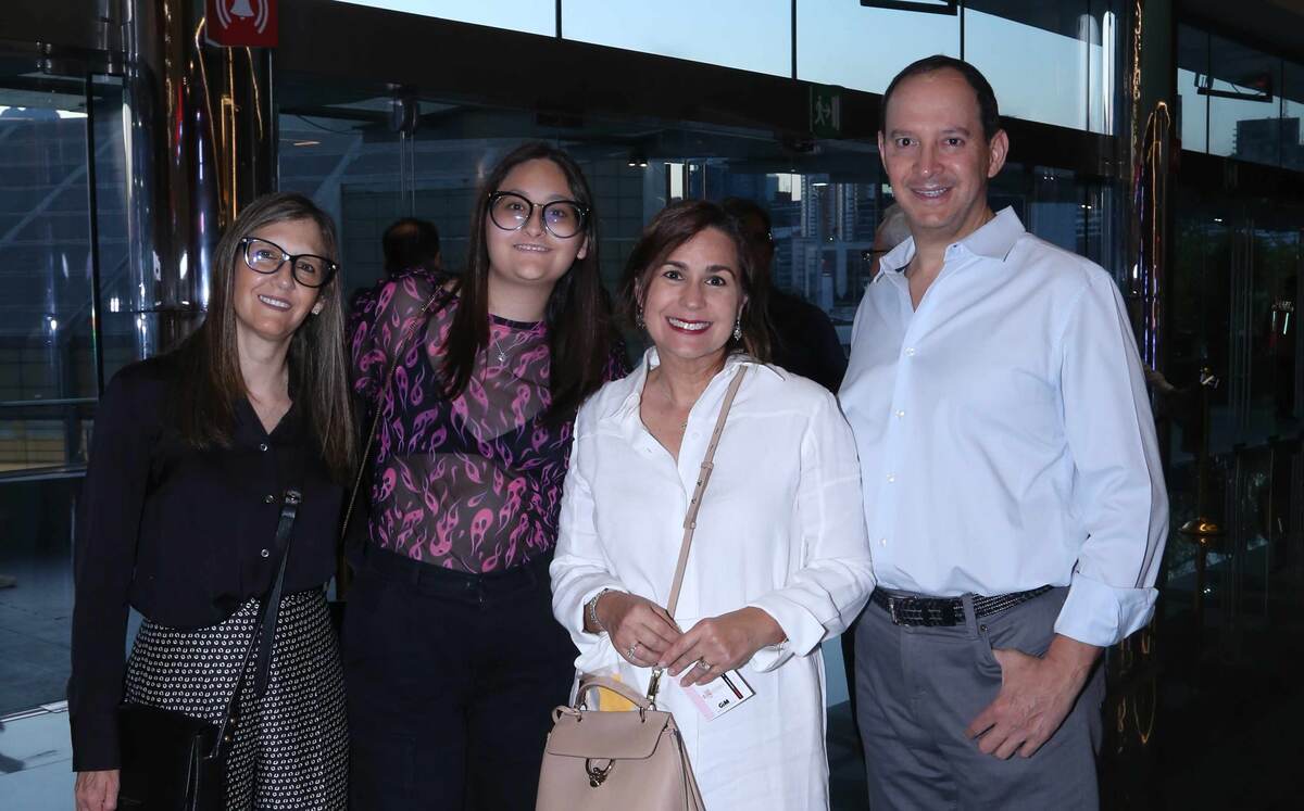 Karla Caval, Isabela Vital, Belinda de Saldaá y Roger Saldaña