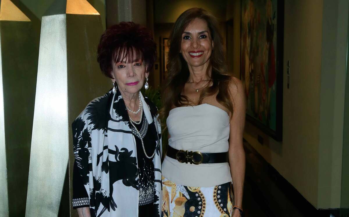 Lupina Vara de Mejía y Olga Mejía