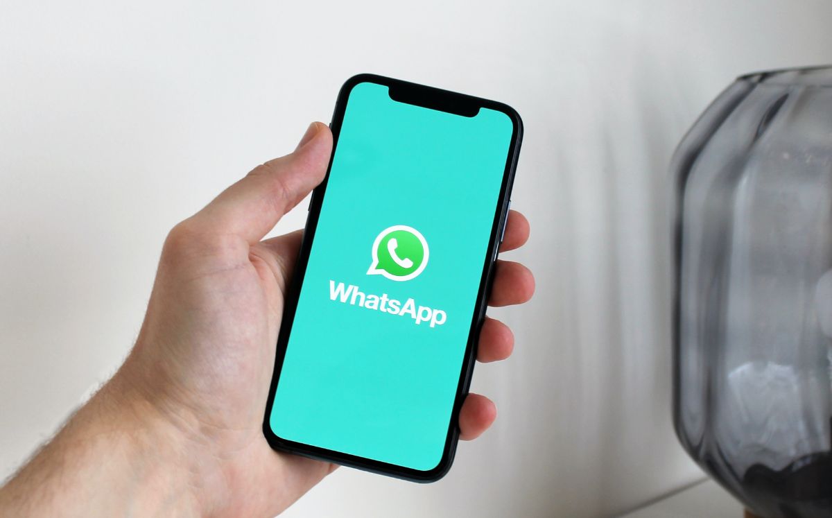 WhatsApp tiene funciones de privacidad para disminuir el acoso (Cortesía)