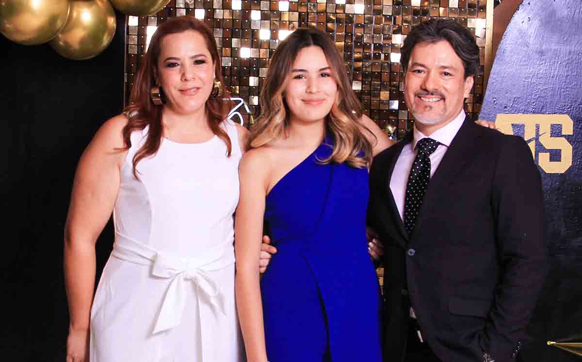 CELEBRANDO SU GRADUACIÓN
