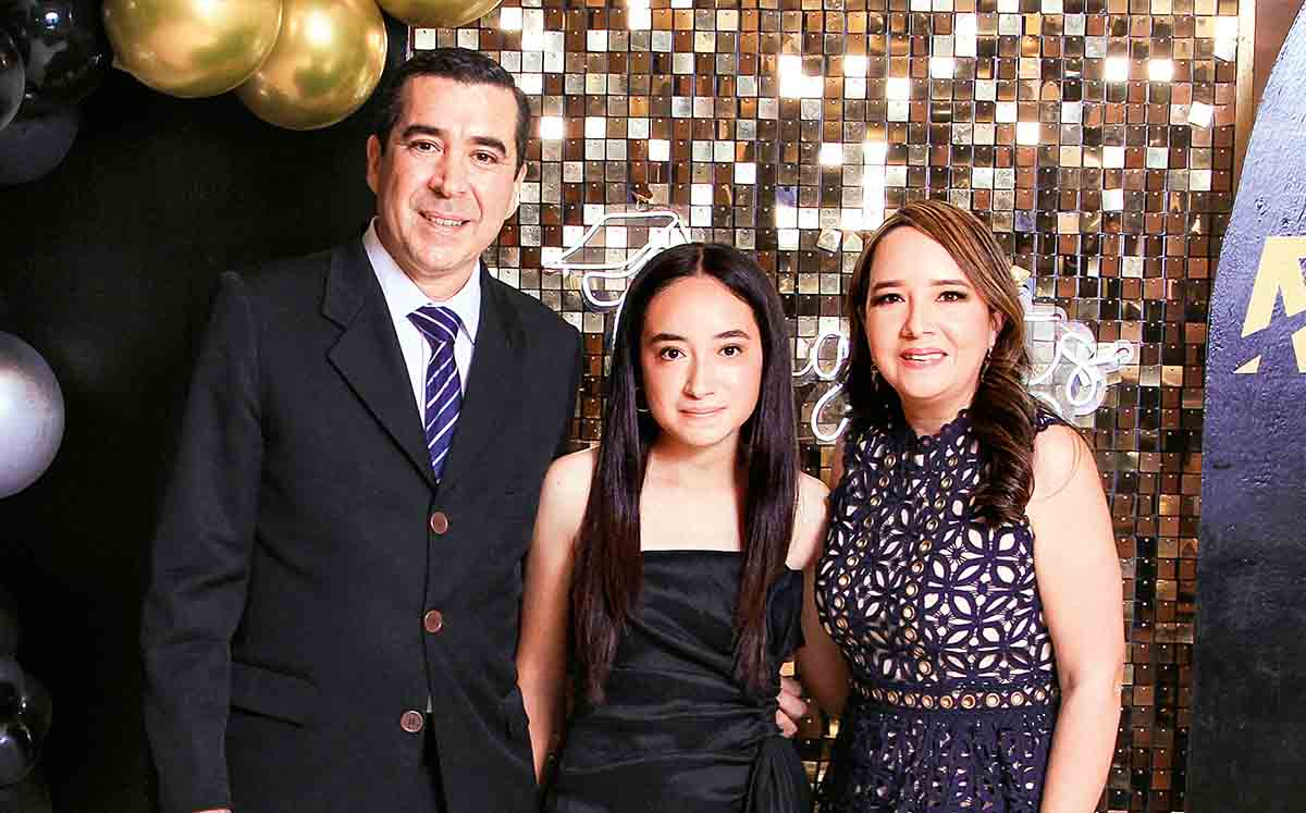 ÓSCAR OCHOA, MARÍA JOSÉ OCHOA Y ZEYDI LIMÓN