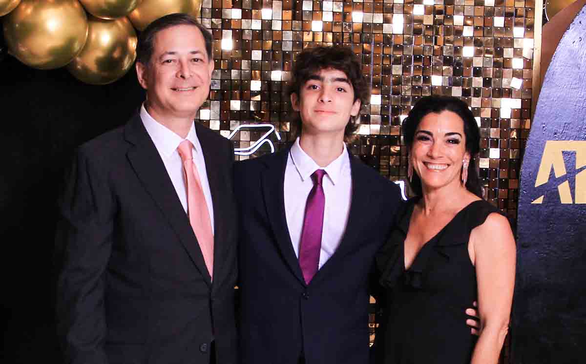 CELEBRANDO SU GRADUACIÓN
