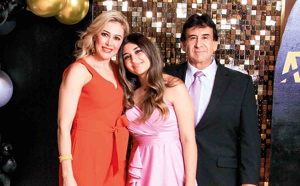 CELEBRANDO SU GRADUACIÓN