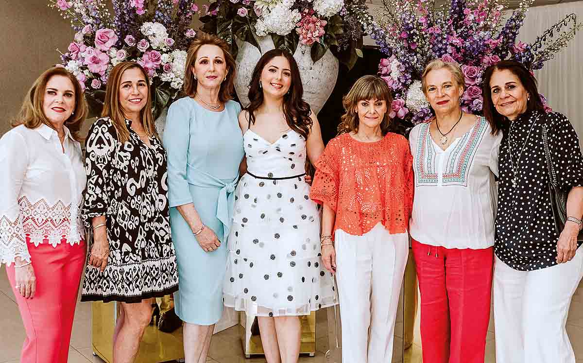 MARICARMEN AGÜERO, LORENA CASAS, MARÍA ANGÉLICA DE SALAZAR, LUCÍA SALAZAR, CRISTINA CHARUR, MARTHA TORRES Y BRÍGIDA BOLADO