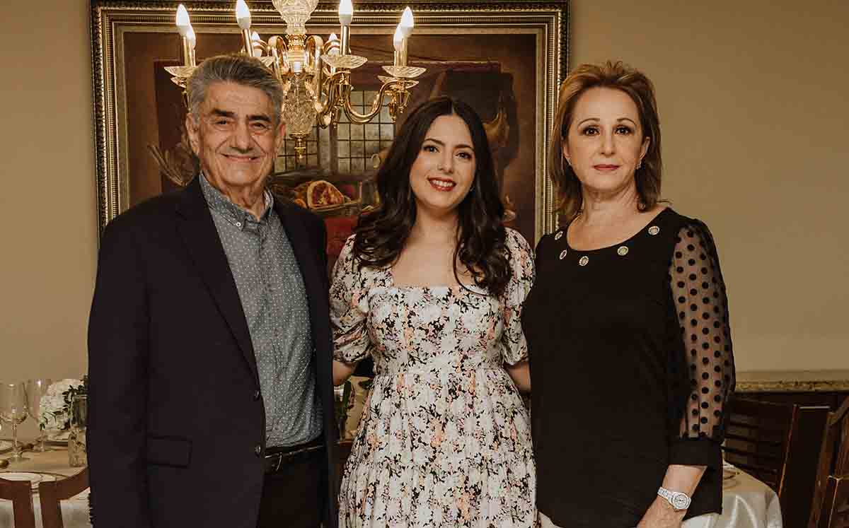 JAVIER SALAZAR, LUCÍA SALAZAR Y MARÍA ANGÉLICA DE SALAZAR