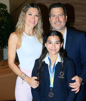 Aleyda Martínez, Alana Dávila y Adrián Dávila