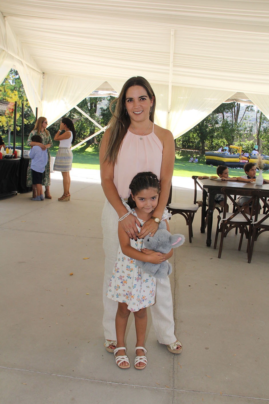 Chely Zepeda y Daniela Espinoza