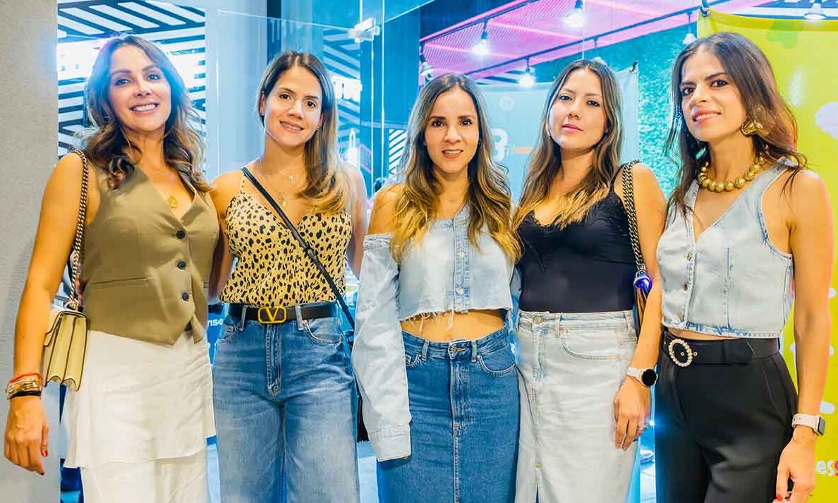Karla Cabezas, Daniela Mazzari, Jimena Mateos, Tania Zardain y Ericka Sánchez
