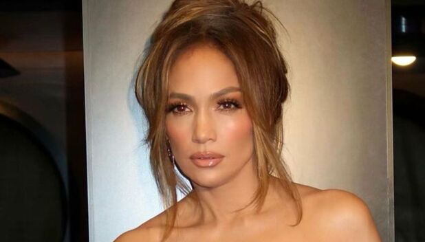 JLo y cómo llevar un vestido blanco cut-out para una fiesta (Foto: Instagram)