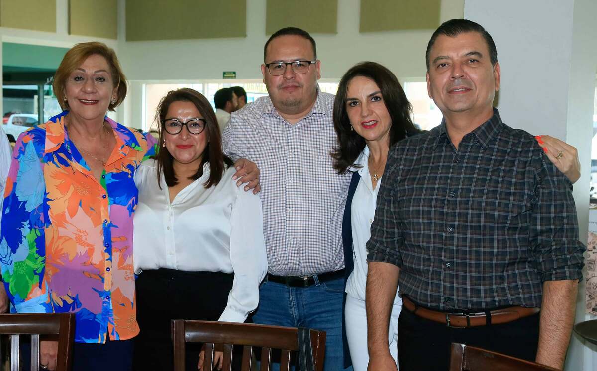 Lupita Guidi, Norma Benitez, Roberto farias, Consuelo Galvez y Eugenio Montiel