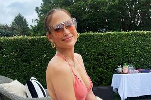 JLo nos recuerda que un traje de baño cut-out es más sexy qué un bikini (Foto: Instagram)