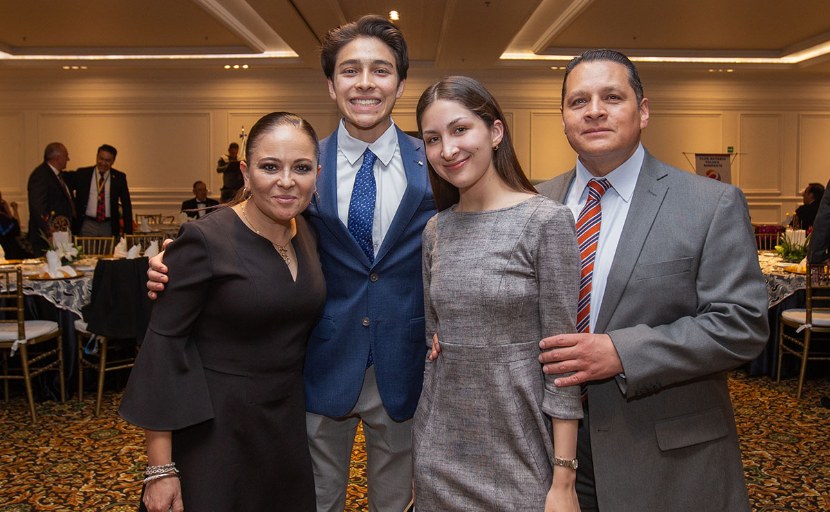 Luz Sánchez, Rudy  Munguia, Andrea Munguia y Rodolfo  Munguia