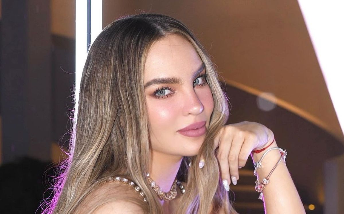 Belinda luce en Tailandia bikini arcoíris para verse como modelo (Instagram)
