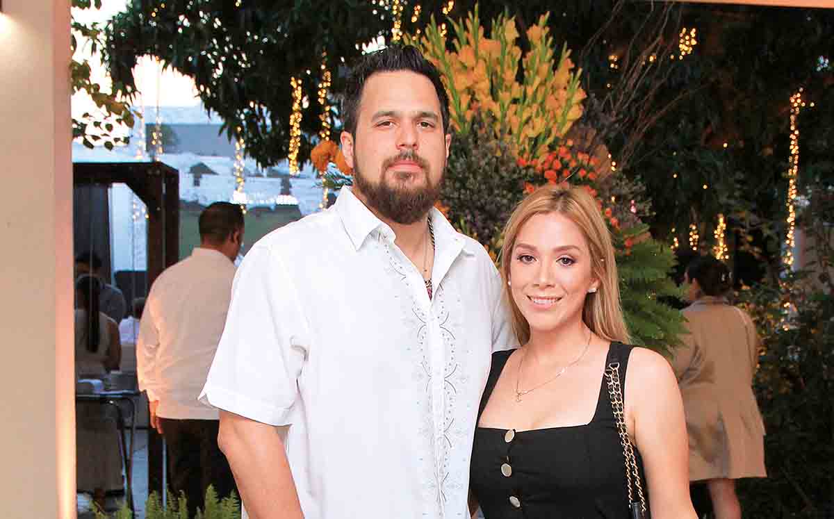 DAVID GONZÁLEZ Y JIMENA DE LEÓN disfrutando del evento
