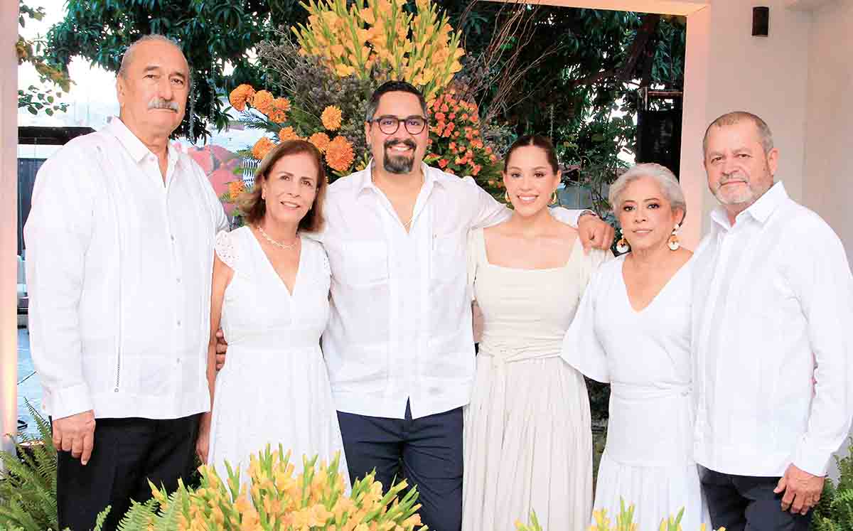 CLEMENTE RODRÍGUEZ, MAGDALENA LEAL, KARINA DEL ÁNGEL, EDUARDO RODRÍGUEZ, TOMASA LOZANO Y JUAN MANUEL DEL ÁNGEL presentes en el evento