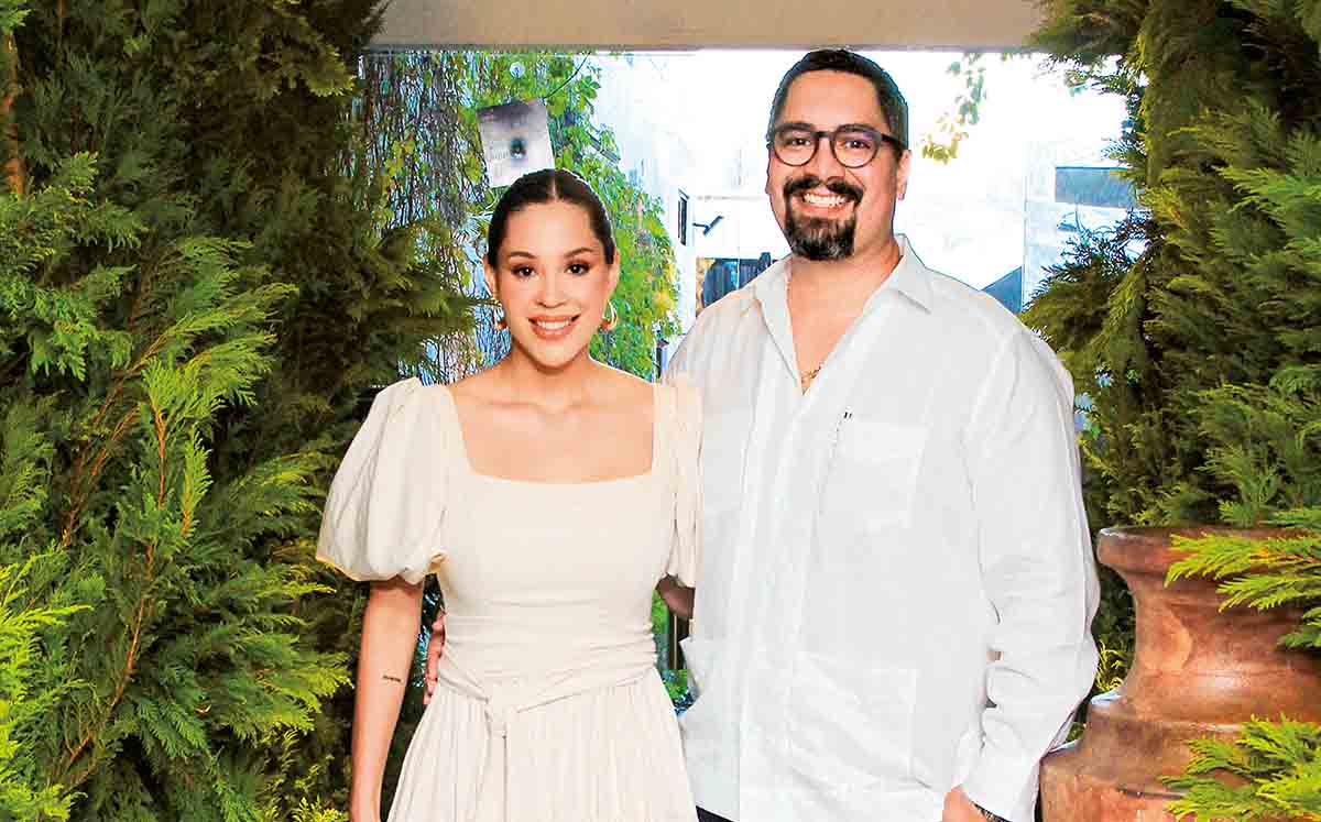 KARINA DEL ÁNGEL Y EDUARDO RODRÍGUEZ en el quinto aniversario del Lindero Universidad