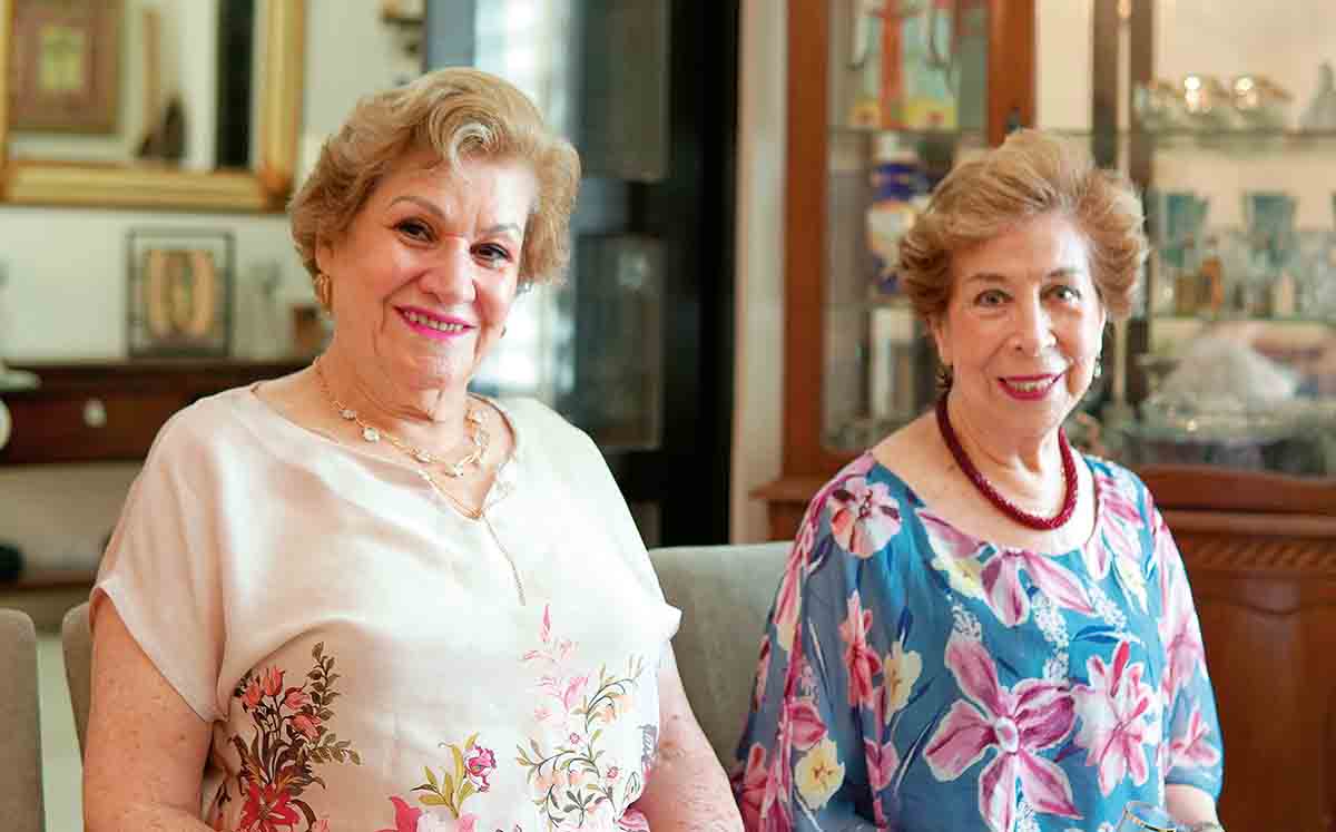 SILVIA HEREDIA Y MARIA DE LA SOLEDAD INGUANZO disfrutando del festejo
