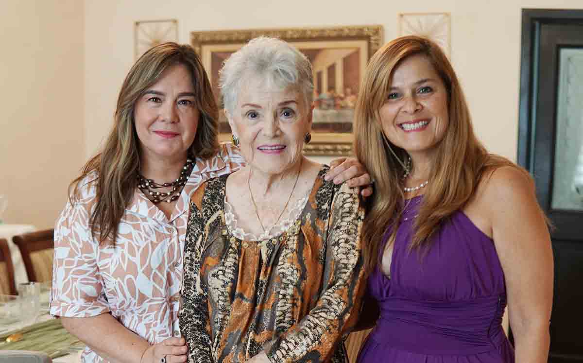 MARU GAMEZ, GUTTY CASAIS Y ROSA MANZUR felices en el festejo