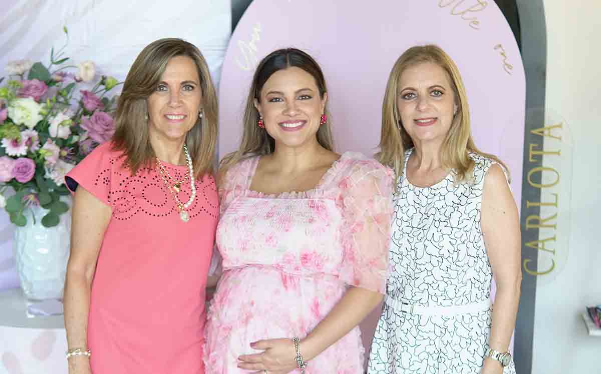 MARIVI ESPADA, ANA PAU DELSOL Y AIDA FERES felices de festejar el baby shower para Carlota