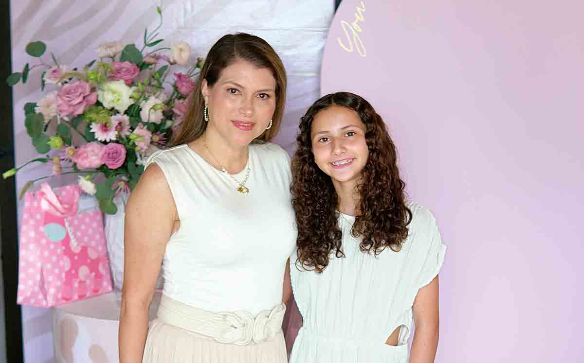 CLAUDIA MARCELA DELSOL Y PAULINA GODOY felices de la próxima llegada de Carlota
