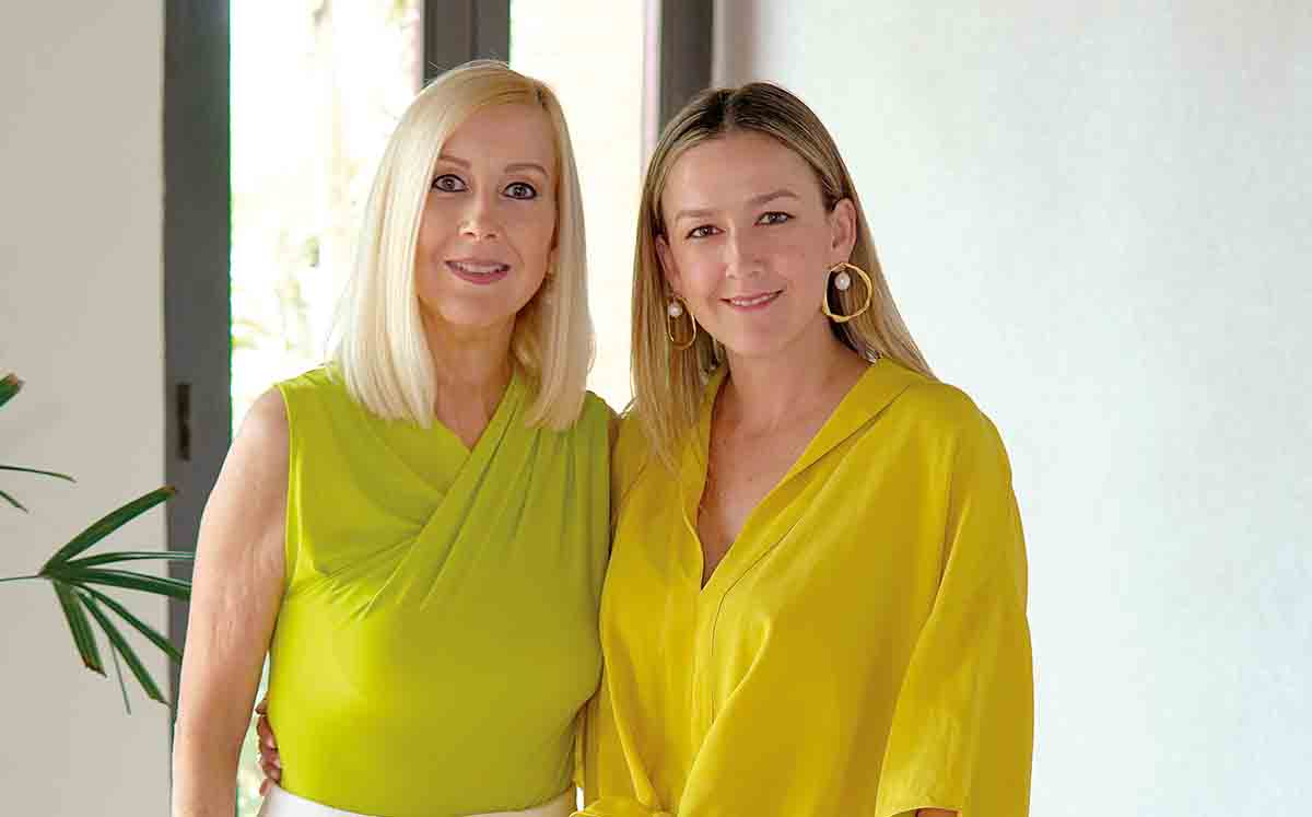 KIM FLORES Y ANA LAURA DELSOL  disfrutando del tema selvático