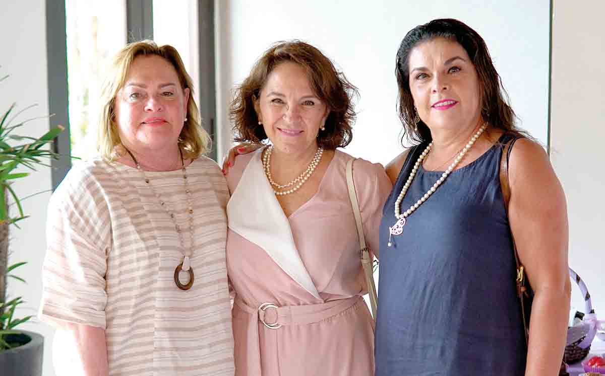 GLORIA RODRÍGUEZ, ANA SYLVIA DE LA GARZA Y JULIETA RINCÓN  felices por la próxima llegada de Carlota