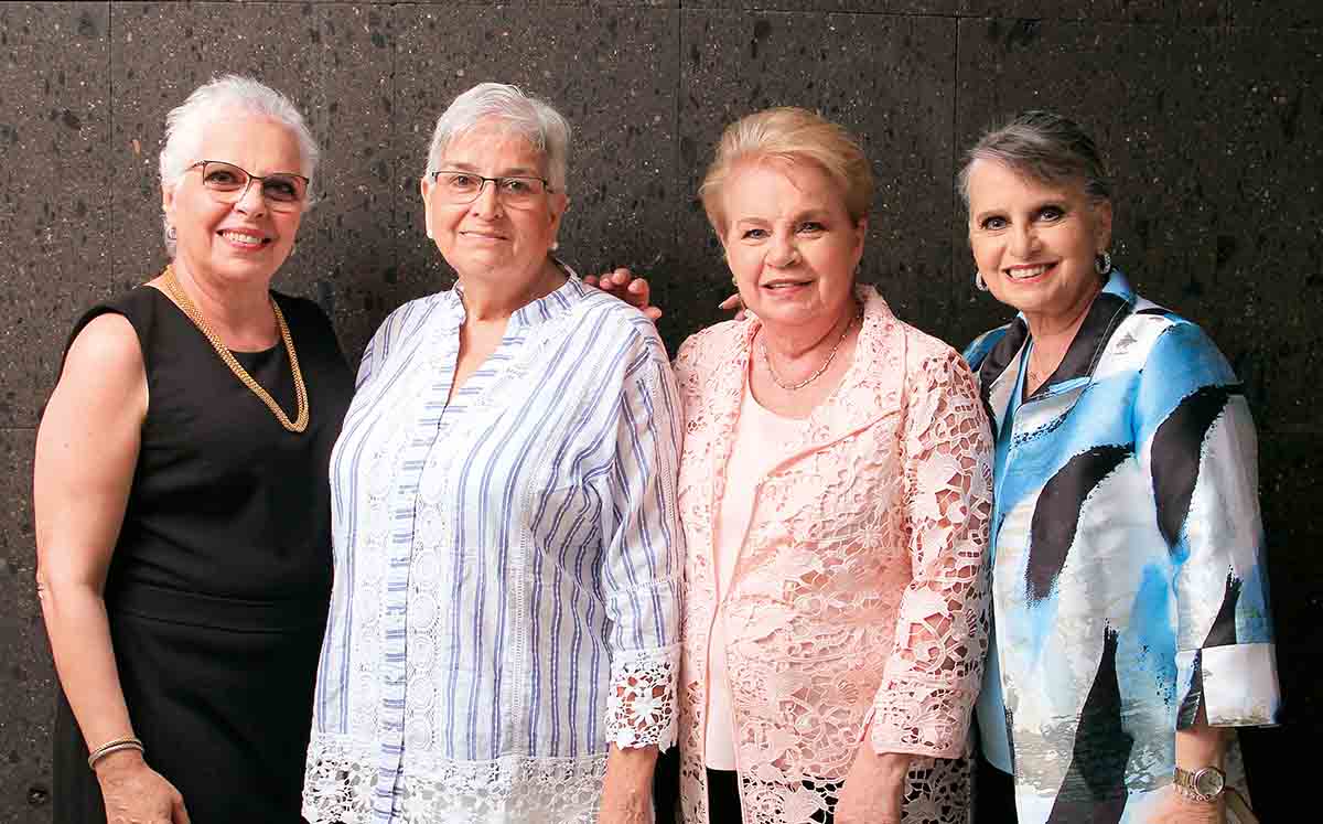 AMIRA HAGE, LOLIS ONGAY, LINDA HAGE Y LORIS HAGE