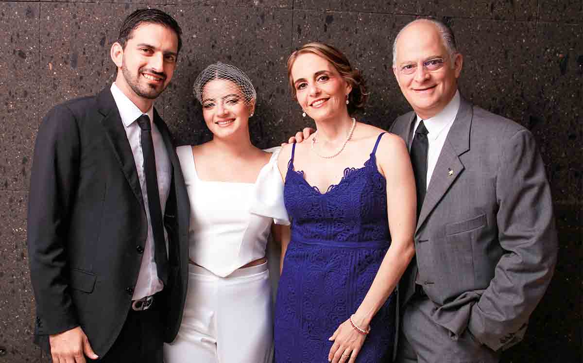 ARMANDO HAGE, TESSY MANZUR, VERO FERES Y ALEJANDRO HAGE