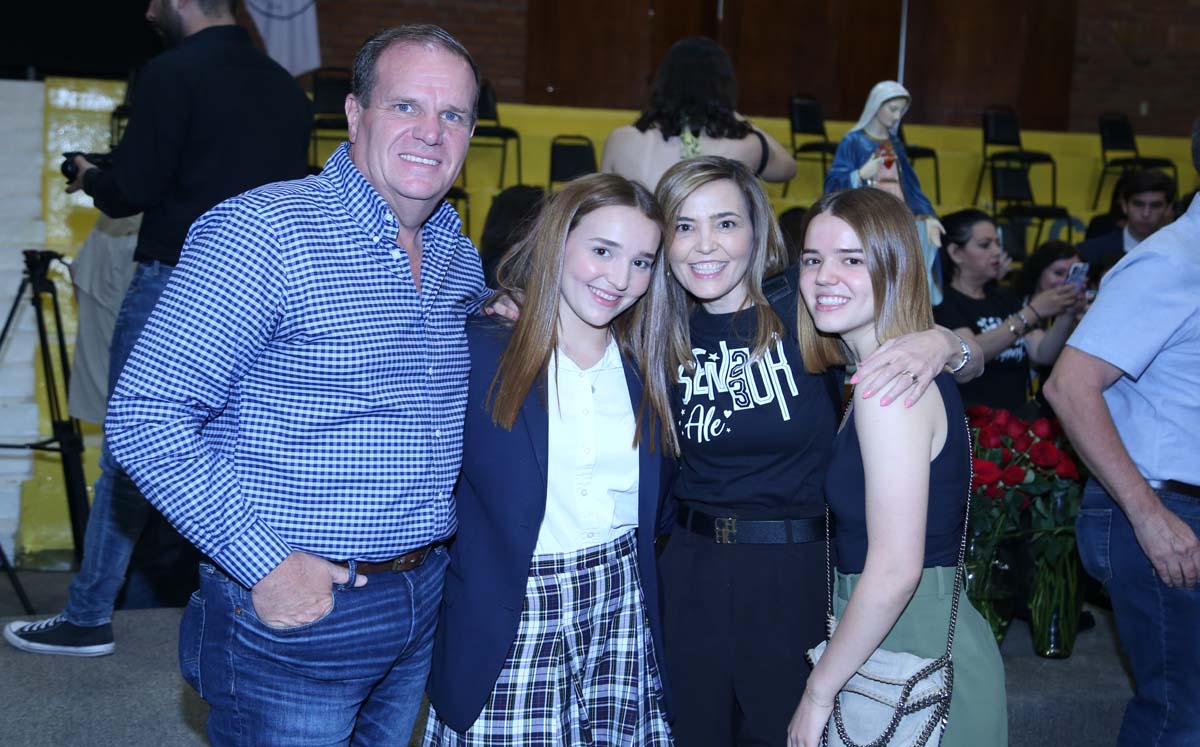 Adolfo, Angelina, Alejandra y Anelisse