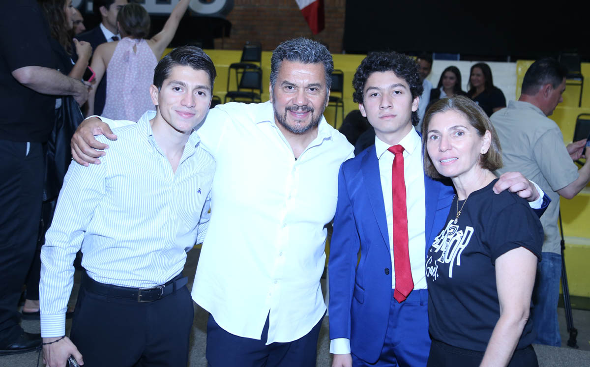 Carlos, Carlos, Gael y Brenda