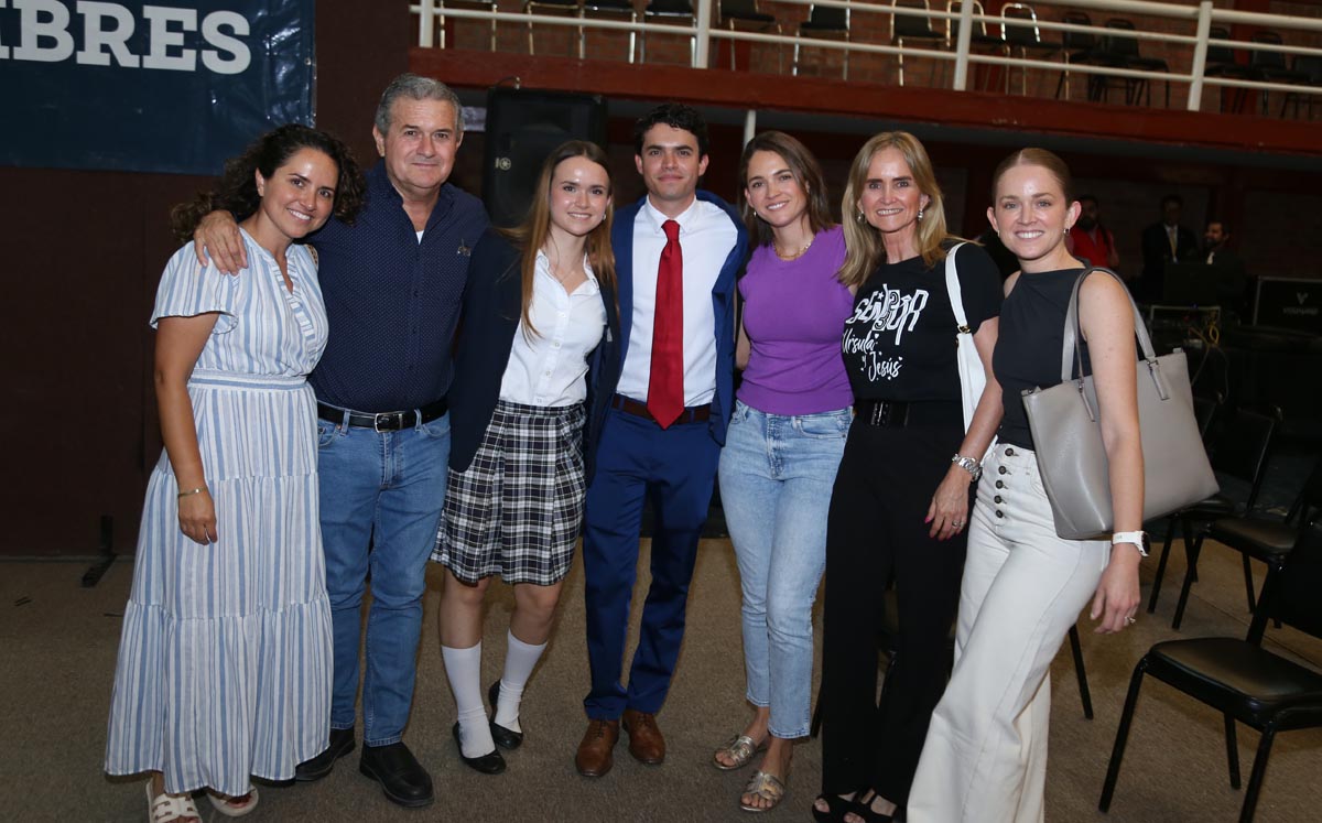 Cristy, Jesús, Úrsula, Jesús, Ana Tere, Tere y Estefanía