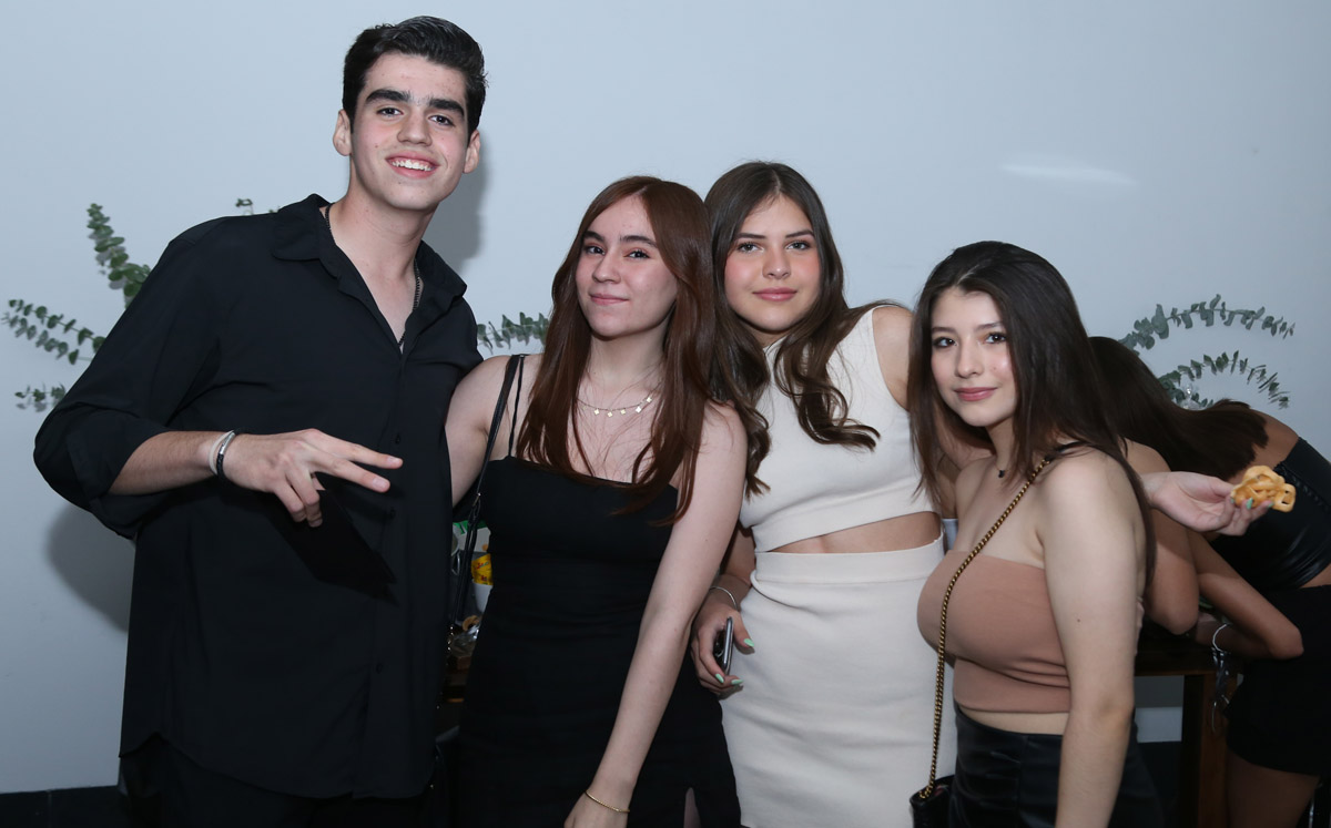 Marcelo, Camila, Sara y Mariana