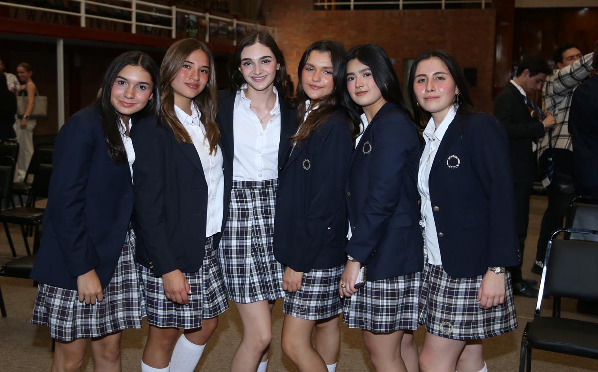 Regina, Fer, Andrea, Sofía, Regina y Regina