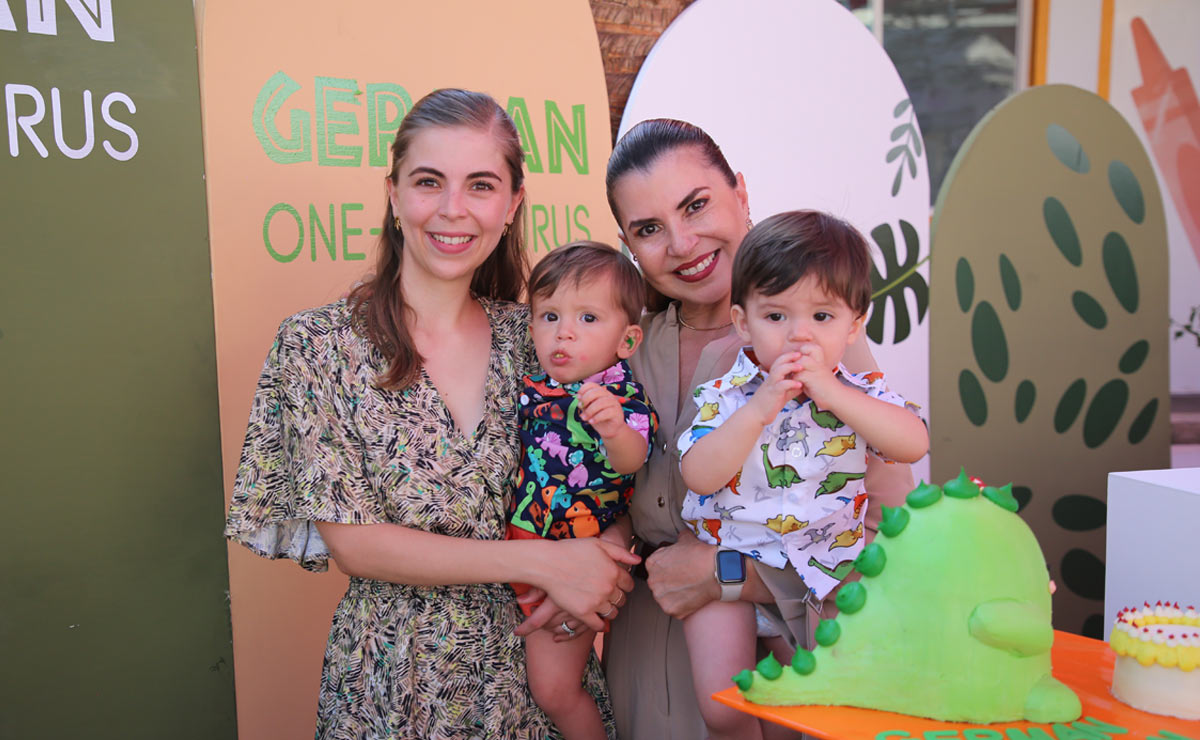 Germán y Esteban se tomaron esta foto con su abuela Edelmira