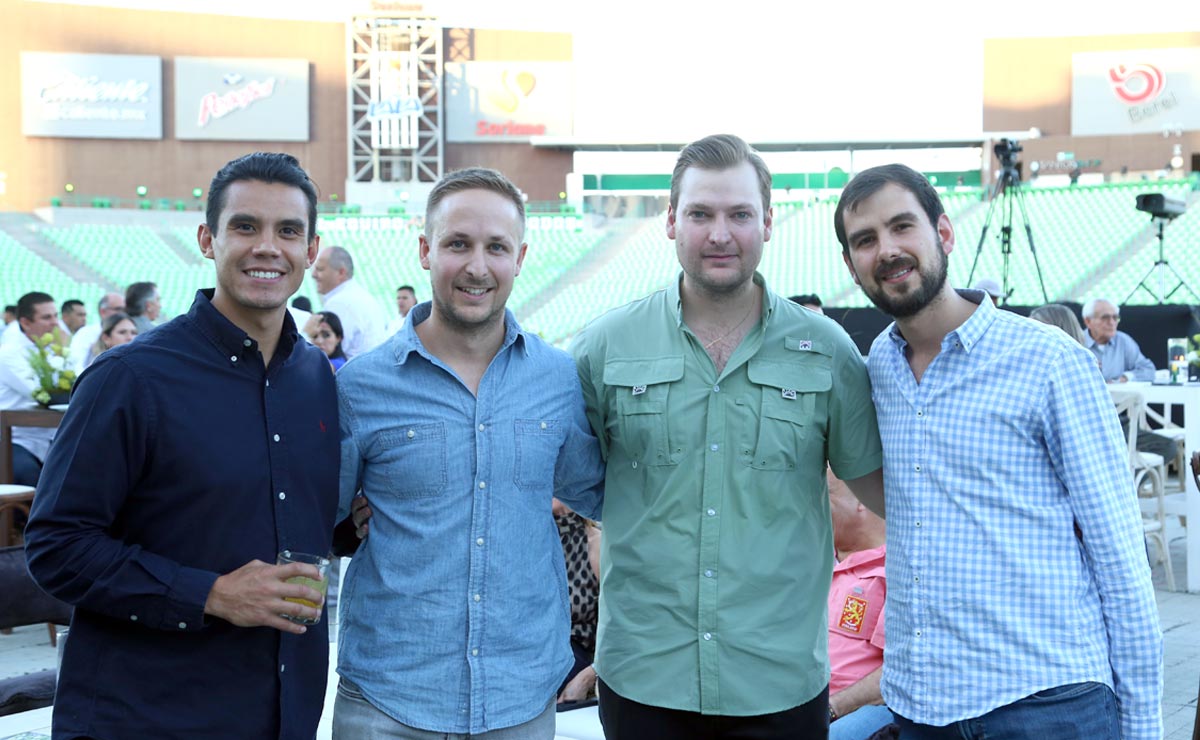 Joel, Beto, Ángel y Darío