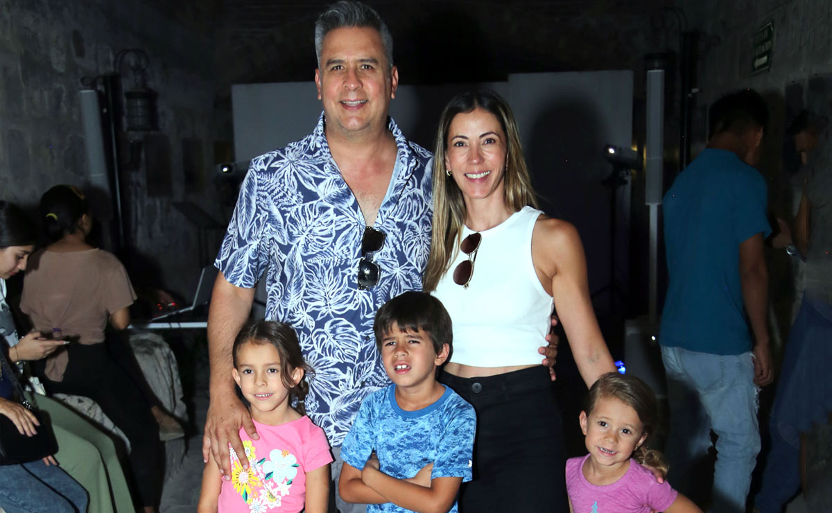 Jorge, Bárbara, Paulina, Diego y Sofía conviviendo en familia