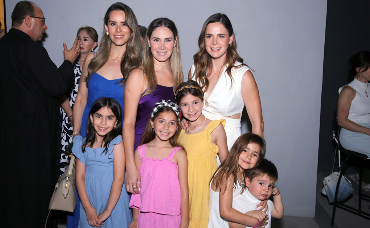 Laura, Alejandra, Florilú, Regina, Elena, Alessia, Romina y Andrés
