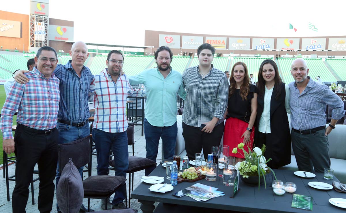 Mariano, Alejandro, Donato, Eduardo, Francisco, Paulina, Manyra y José Antonio