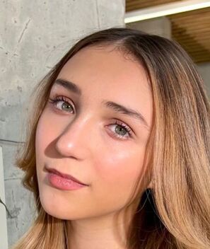 Nina Rubín tiene el mini vestido con corsé más fresco para el calor