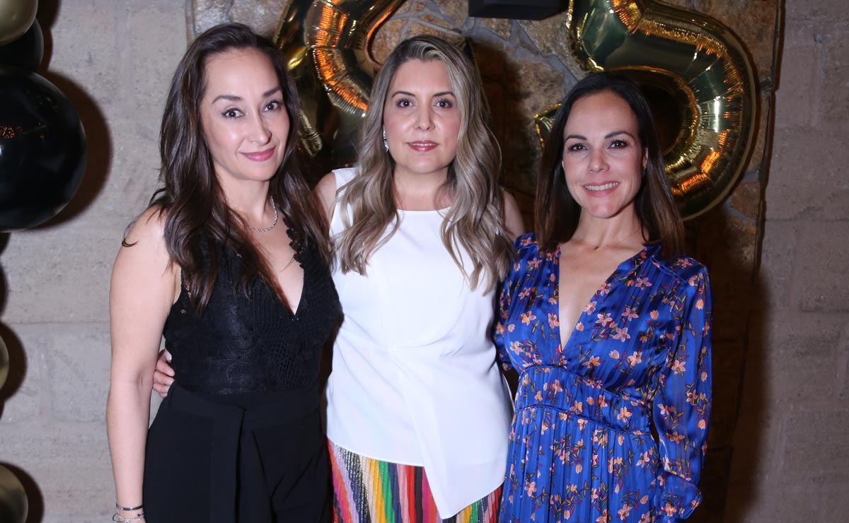 Priscila junto a  Deneb  y Paola, organizadoras del evento