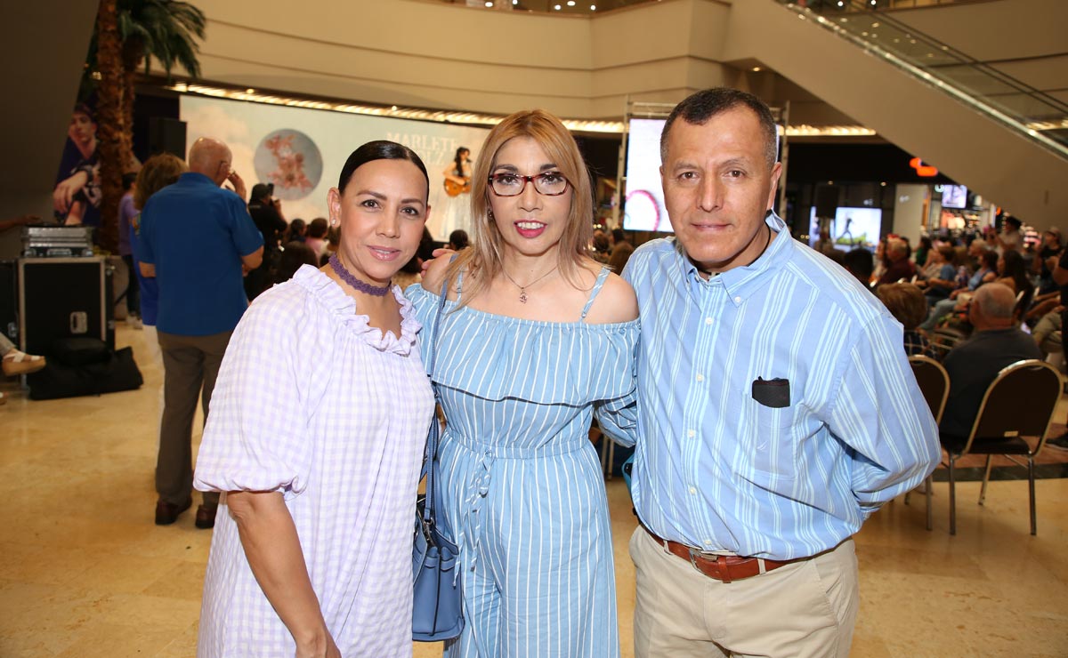 Sandra, Isabel y Juan Carlos