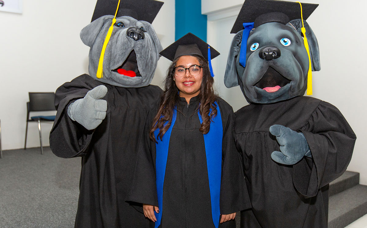 Ceremonia de graduación de los egresados de la Universidad de la Salud UNSA