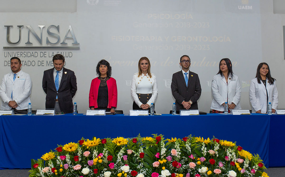 Ceremonia de graduación de los egresados de la Universidad de la Salud UNSA