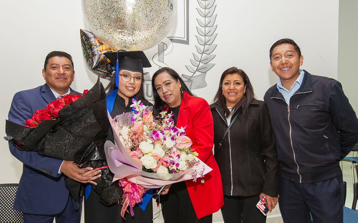 Ceremonia de graduación de los egresados de la Universidad de la Salud UNSA