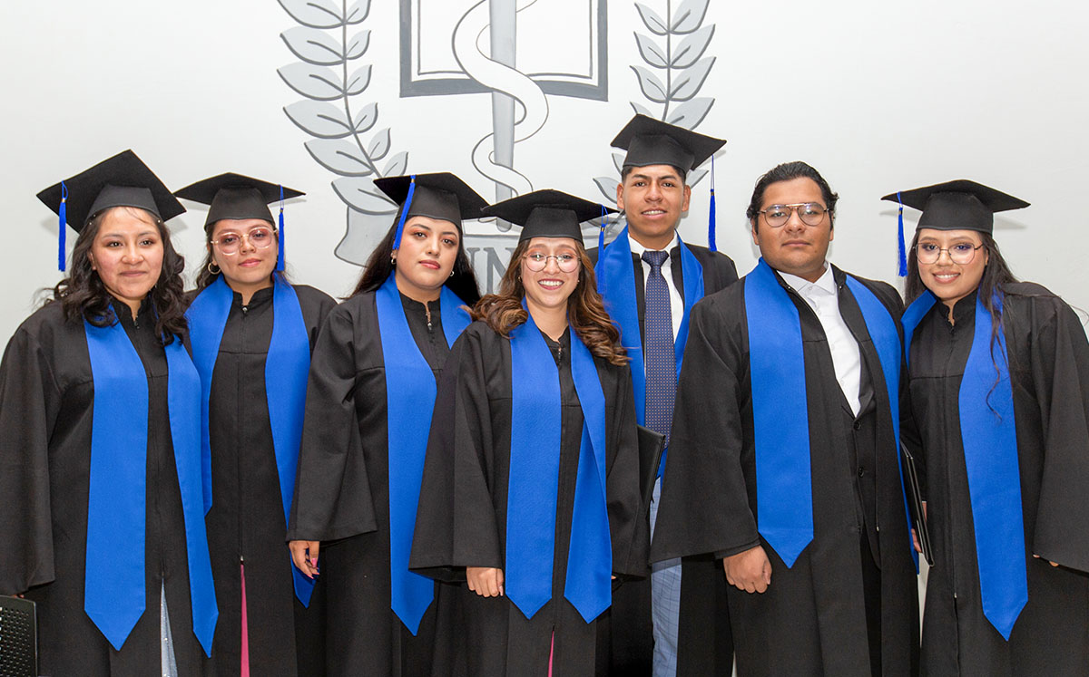 Ceremonia de graduación de los egresados de la Universidad de la Salud UNSA
