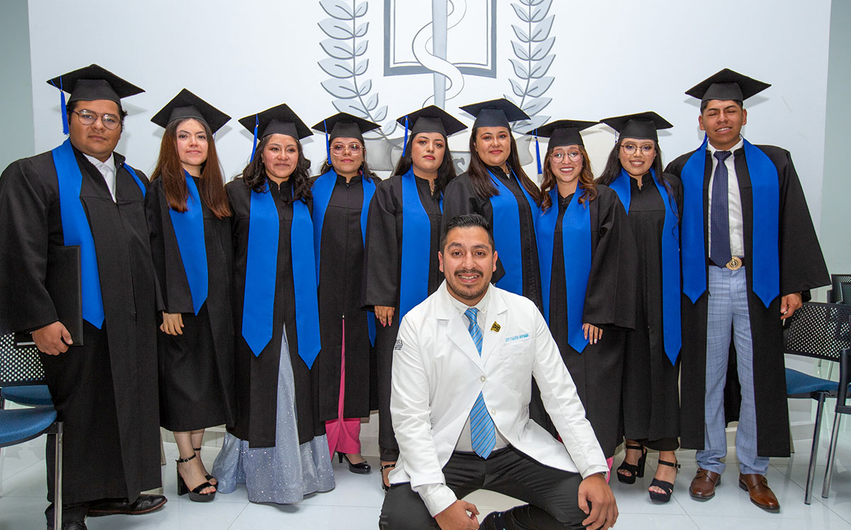 Ceremonia de graduación de los egresados de la Universidad de la Salud UNSA