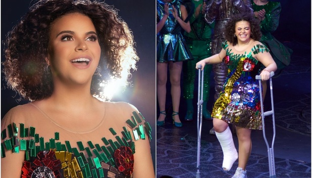 Así fue el debut de Lucerito Mijares en teatro, ¡con todo y muletas! (Foto: Instagram/Getty)