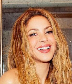 Shakira prueba que el denim on denim jamás pasa de moda en Londres (Instagram)